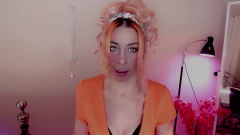 Snapshot of nicole_g0ld_ chatting on January 16, 11:16 pm Nicole online show from January 16, 11:16 pm