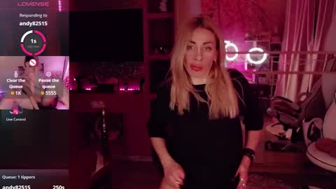 Snapshot of nicole_g0ld_ chatting on October 4, 11:25 pm Nicole online show from October 4, 11:25 pm