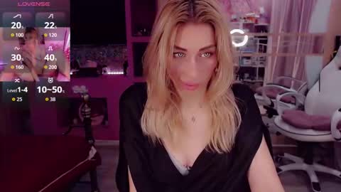 Snapshot of nicole_g0ld_ chatting on October 11, 11:36 pm Nicole online show from October 11, 11:36 pm