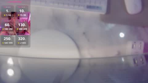 Snapshot of nicole_g0ld_ chatting on December 21, 6:15 pm Nicole online show from December 21, 6:15 pm