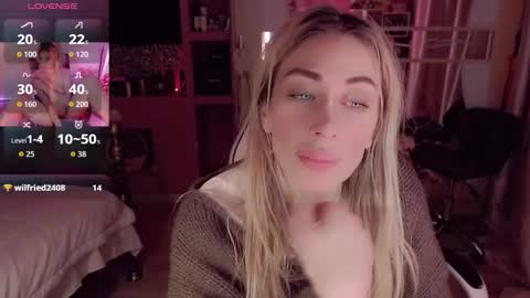 Snapshot of nicole_g0ld_ chatting on January 12, 10:59 pm Nicole online show from January 12, 10:59 pm