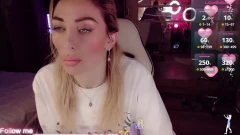 Snapshot of nicole_g0ld_ chatting on January 16, 2:37 am Nicole online show from January 16, 2:37 am