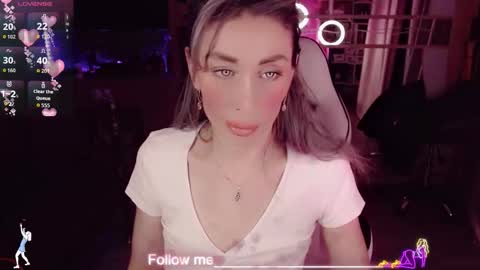 Snapshot of nicole_g0ld_ chatting on February 6, 8:56 pm Nicole online show from February 6, 8:56 pm