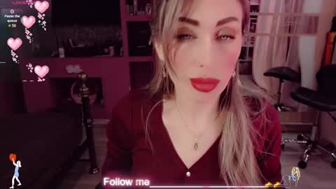 Snapshot of nicole_g0ld_ chatting on February 14, 11:12 pm Nicole online show from February 14, 11:12 pm
