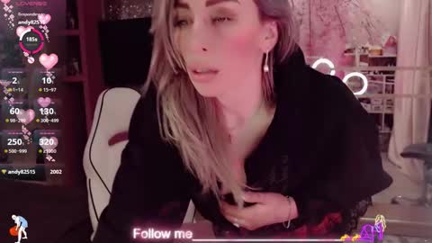 Snapshot of nicole_g0ld_ chatting on February 15, 8:05 pm Nicole online show from February 15, 8:05 pm