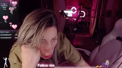 Snapshot of nicole_g0ld_ chatting on February 20, 9:04 pm Nicole online show from February 20, 9:04 pm