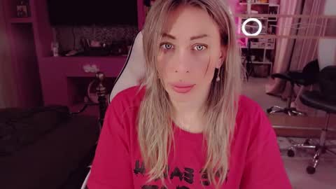 Snapshot of nicole_g0ld_ chatting on March 1, 10:12 pm Nicole online show from March 1, 10:12 pm