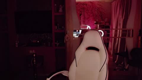 Snapshot of nicole_g0ld_ chatting on March 8, 6:17 am Nicole online show from March 8, 6:17 am