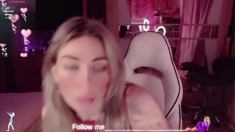 Snapshot of nicole_g0ld_ chatting on March 23, 6:28 am Nicole online show from March 23, 6:28 am