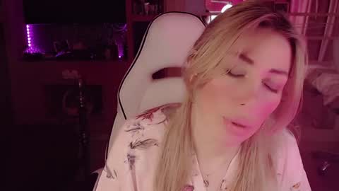 Nicole online show from April 27, 5:38 am