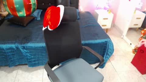 Nicole Santana online show from December 17, 12:16 am