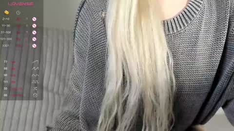 Snapshot of nicole_yo chatting on December 3, 2:25 am Mary online show from December 3, 2:25 am