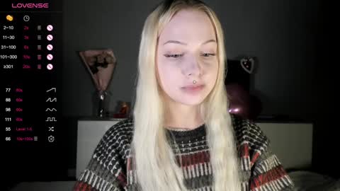 Snapshot of nicole_yo chatting on December 8, 1:46 am Mary online show from December 8, 1:46 am