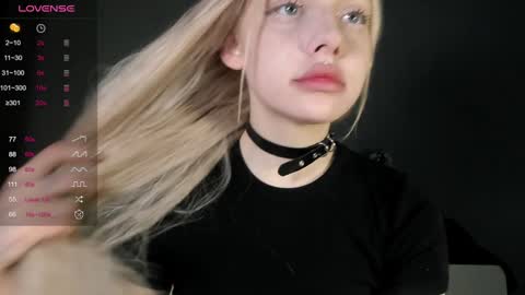 Snapshot of nicole_yo chatting on December 11, 8:28 pm Mary online show from December 11, 8:28 pm