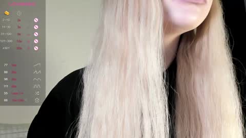 Snapshot of nicole_yo chatting on December 13, 10:55 pm Mary online show from December 13, 10:55 pm