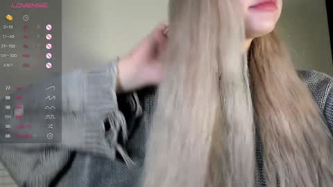 Snapshot of nicole_yo chatting on December 14, 3:40 am Mary online show from December 14, 3:40 am