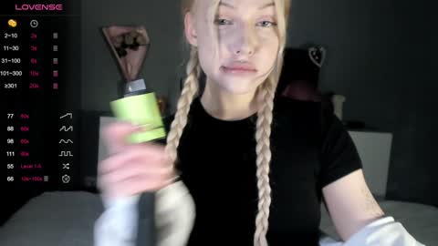 Snapshot of nicole_yo chatting on December 15, 2:52 am Mary online show from December 15, 2:52 am