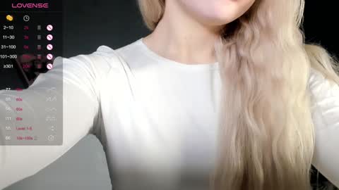 Snapshot of nicole_yo chatting on December 17, 10:43 pm Mary online show from December 17, 10:43 pm