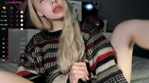 Snapshot of nicole_yo chatting on December 18, 1:48 am Mary online show from December 18, 1:48 am