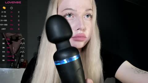 Snapshot of nicole_yo chatting on December 24, 9:06 am Mary online show from December 24, 9:06 am