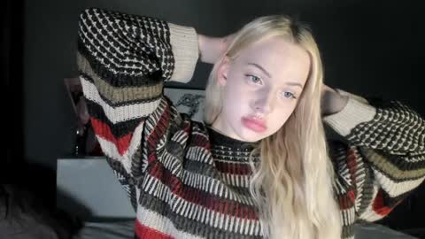 Snapshot of nicole_yo chatting on January 8, 5:27 am Mary online show from January 8, 5:27 am