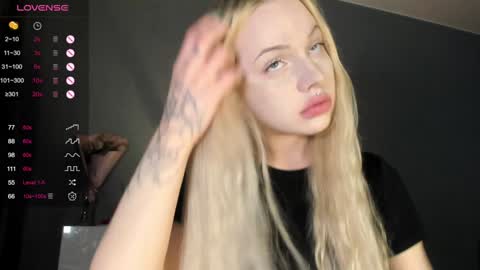 Snapshot of nicole_yo chatting on February 1, 10:13 pm Mary online show from February 1, 10:13 pm