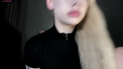 Snapshot of nicole_yo chatting on February 6, 2:22 am Mary online show from February 6, 2:22 am