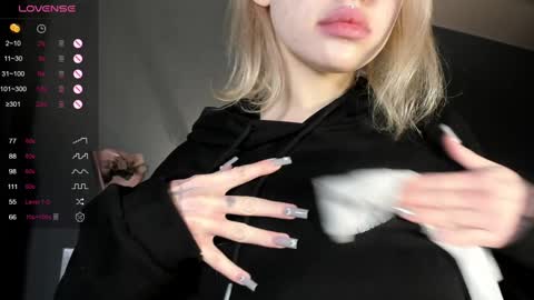 Snapshot of nicole_yo chatting on February 6, 9:49 pm Mary online show from February 6, 9:49 pm