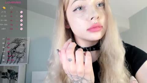 Snapshot of nicole_yo chatting on February 15, 10:33 am Mary online show from February 15, 10:33 am