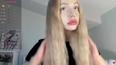 Snapshot of nicole_yo chatting on February 18, 7:10 am Mary online show from February 18, 7:10 am