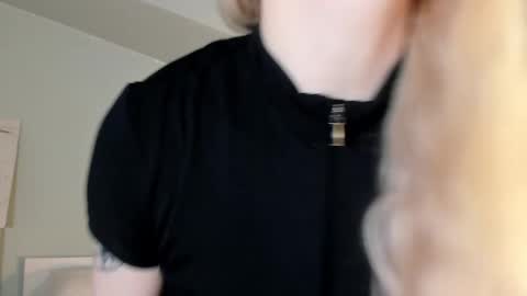 Snapshot of nicole_yo chatting on February 28, 1:37 am Mary online show from February 28, 1:37 am