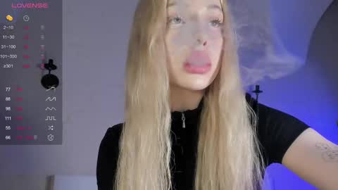 Snapshot of nicole_yo chatting on March 6, 3:02 am Mary online show from March 6, 3:02 am