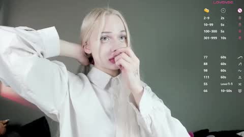 Snapshot of nicole_yo chatting on September 9, 9:25 pm Mary online show from September 9, 9:25 pm