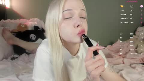 Snapshot of nicole_yo chatting on September 23, 12:02 am Mary online show from September 23, 12:02 am