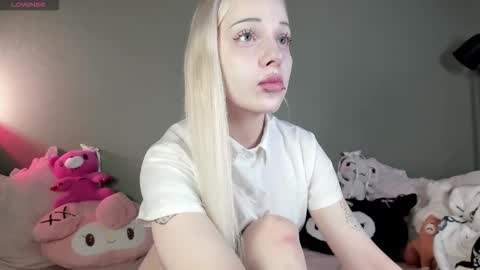 Snapshot of nicole_yo chatting on October 16, 10:11 pm Mary online show from October 16, 10:11 pm