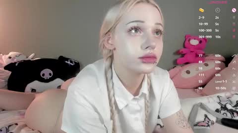 Snapshot of nicole_yo chatting on October 24, 9:22 pm Mary online show from October 24, 9:22 pm