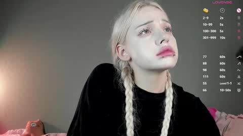 Snapshot of nicole_yo chatting on October 26, 3:40 pm Mary online show from October 26, 3:40 pm