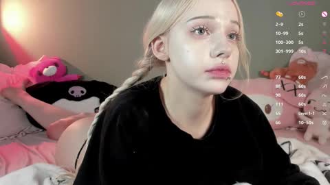 Snapshot of nicole_yo chatting on October 30, 1:07 am Mary online show from October 30, 1:07 am