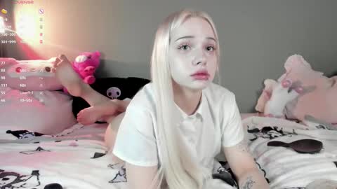 Snapshot of nicole_yo chatting on November 15, 11:54 pm Mary online show from November 15, 11:54 pm