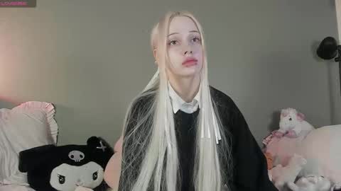 Snapshot of nicole_yo chatting on November 24, 6:02 am Mary online show from November 24, 6:02 am