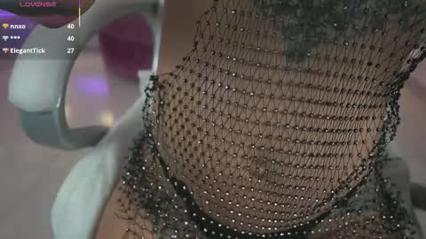 Snapshot of nicolecrawft chatting on October 8, 7:44 pm Nicole Crawft online show from October 8, 7:44 pm