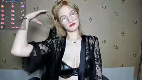 Snapshot of nicoledaviss_ chatting on June 20, 7:16 pm NicoleDavis online show from June 20, 7:16 pm