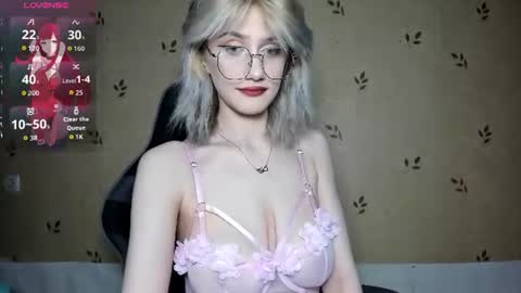 Snapshot of nicoledaviss_ chatting on August 3, 7:17 pm NicoleDavis online show from August 3, 7:17 pm