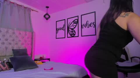 Snapshot of nicolee_millerr chatting on April 10, 12:54 pm nicolee millerr online show from April 10, 12:54 pm