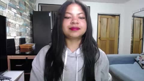 Snapshot of nicoleebon chatting on October 6, 11:51 am Nicole online show from October 6, 11:51 am