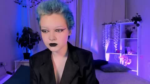 Nicole online show from December 12, 2:00 pm