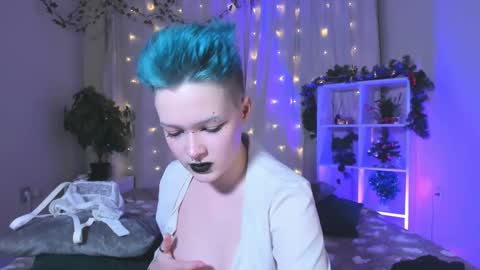 Nicole online show from December 18, 11:40 pm