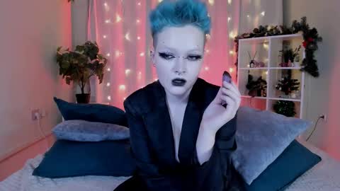 Nicole online show from December 22, 8:47 pm