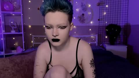 Nicole online show from December 28, 2:33 am