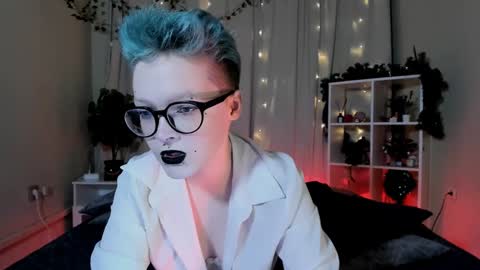 Nicole online show from January 1, 8:37 pm